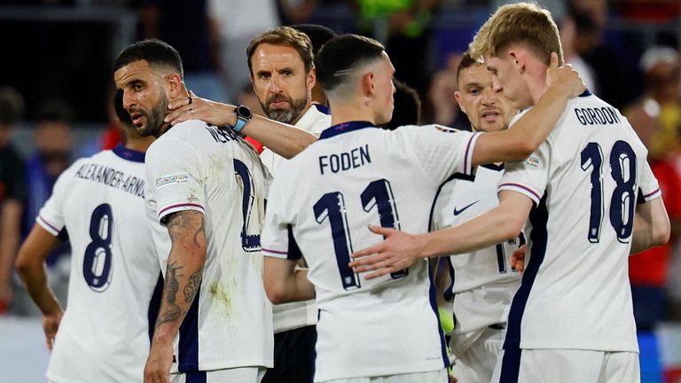 England win in dramatic fashion; Spain cruise into the Quarterfinals
