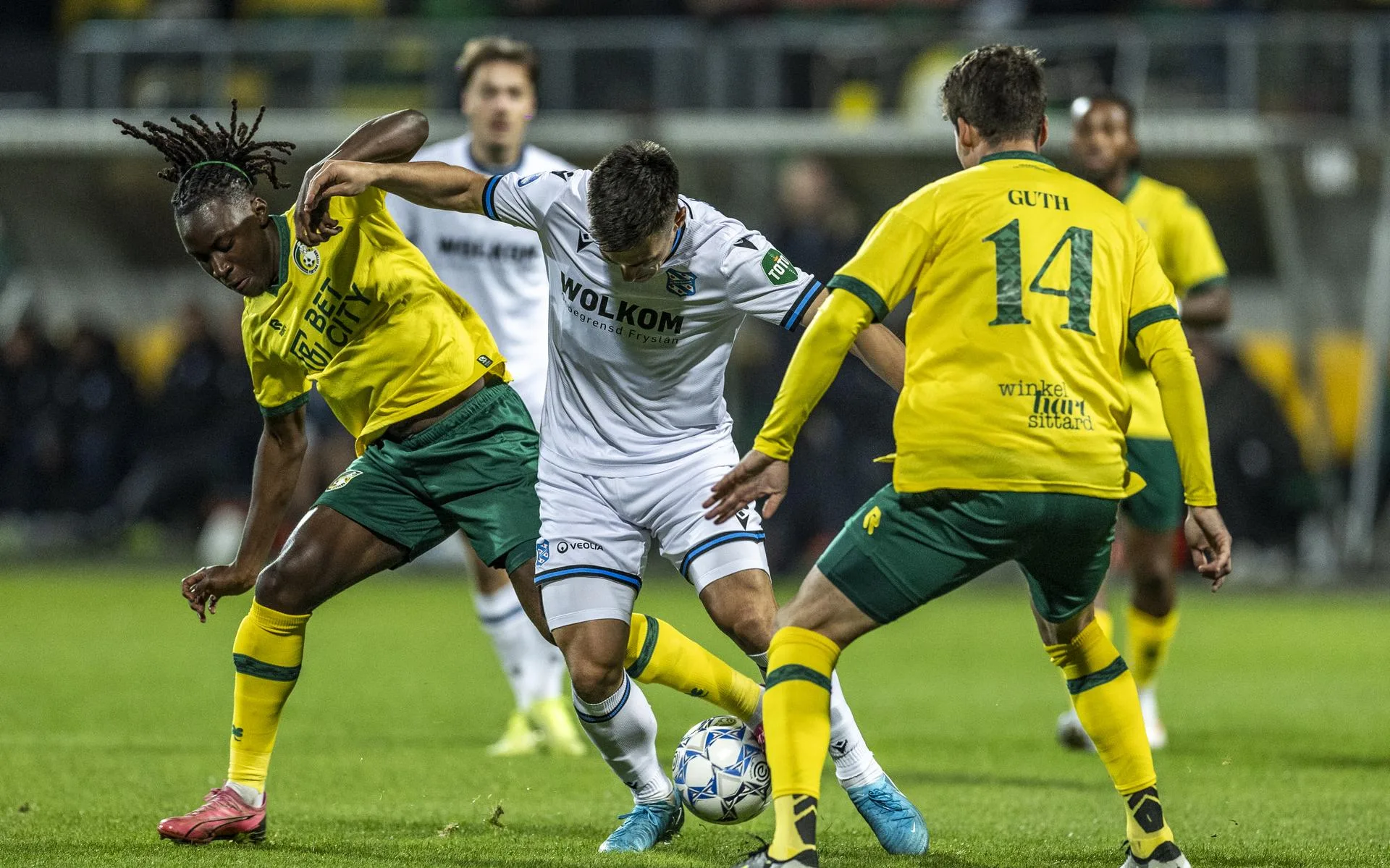 Van Persie Calls Fortuna’s 12-Player Mix-Up a ‘Scandal’ After Draw with Heerenveen